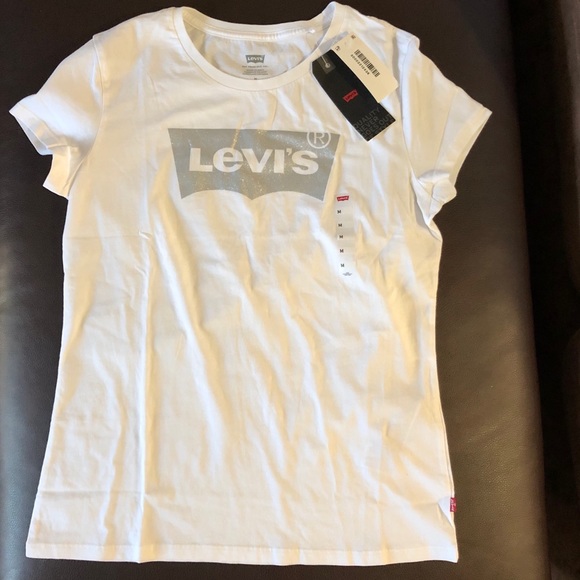 NEW Levi’s t-shirt! - Picture 2 of 4